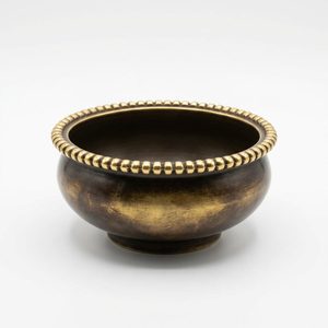 Bol décoratif artisanal en laiton antique à bord perlé de 16 cm pour la maison/l'hôtel, mariages - Idée cadeau - Product Image 1