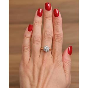 Anillo de Oro Amarillo Macizo con Diamantes de Corte Redondo en Racimo Floral, Engaste de Puntas, Diseño Floral Sencillo de Estrella, Banda Lisa, Hecho a Mano, para Compromiso - Product Image 2