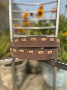 เข็มขัดผู้ชายสไตล์วินเทจตะวันตก ทำมือ ลายหนังจระเข้ พร้อมงานปักและหัวเข็มขัดทองแดง - Product Image 2