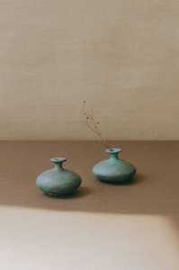 Ensemble de vases de table en céramique faits à la main, finition mate, design minimaliste, largeur de 4 à 8 pouces, hauteur inférieure à 4 pouces - Product Image 1