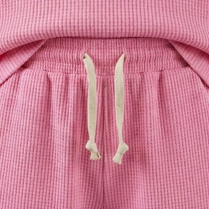Ensemble 2 pièces côtelé rose pour femme : débardeur sans manches et short au-dessus du genou, coupe décontractée, idéal printemps-été - Product Image 5