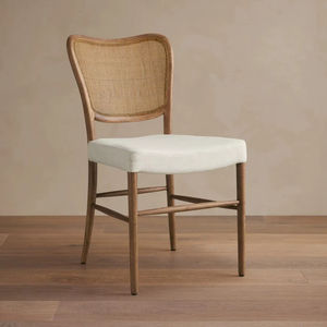 Chaise de salle à manger élégante en bois massif avec dossier en rotin et assise rembourrée, sièges modernes pour restaurants, cafés et hôtels de charme - Product Image 1