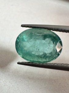 Pierre précieuse naturelle ovale vert émeraude de 4,53 carats, qualité supérieure, pour bijoux personnalisés, bagues, pendentifs, vente en gros - Product Image 2