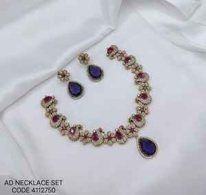 Conjunto de Joyería Étnica Nupcial de Latón Plateado con Circones y Kundan, Collar Gargantilla, Pendientes Colgantes, Tikka, Certificado de Alta Calidad para Boda - Product Image 1