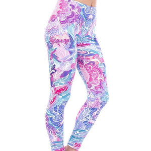Leggings de sublimación para mujer de marca privada fabricados en Pakistán con tela elástica premium y diseño personalizado - Product Image 1