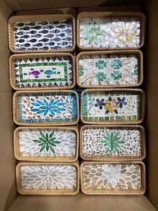 Plateau rond décoratif en nacre incrustée, plateau de présentation pour table basse en rotin fait main par un artisan, cadre en osier, vente en gros OEM ODM - Product Image 6