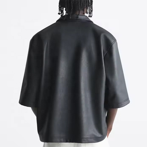 Chemise en cuir PU noir pour homme, manches courtes, boutonnée, style décontracté streetwear, haut tendance, OEM personnalisé, vente en gros - Product Image 3