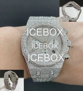 Montre-bracelet unisexe en acier inoxydable avec boîtier en moissanite, cadran en verre entièrement serti, résistance à l'eau 10 bars, moissanite et acier inoxydable - Product Image 2