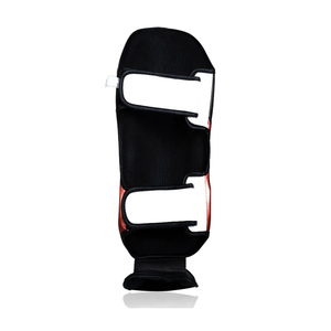 Protège-tibias en cuir légers et confortables pour l'entraînement de boxe et MMA – Équipement de protection de haute qualité, durables et écologiques avec fixation à crochet - Product Image 3