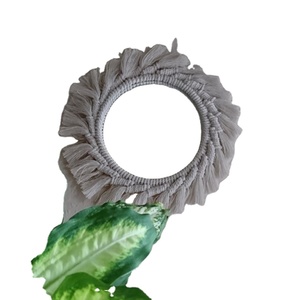 Espejo de Macramé de Elegancia Atemporal Hecho a Mano - Product Image 1