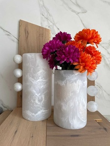 Vase en résine élégant et moderne, motif tourbillon aquatique, texture marbre faite à la main, décoration de table, intérieurs de mariage élégants - Product Image 6