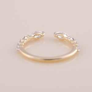 แหวนเปิดประดับเพชรทรงมาร์คีส์และทรงกลม รับรองโดย IGI ทำจากทองคำ 18K - Product Image 4