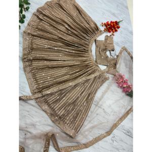 Lehenga Choli brodé tendance et magnifique pour les mariages - Product Image 1