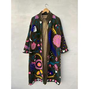 Veste longue en velours brun de qualité supérieure, brodée avec des fils floraux multicolores, manches longues, manteau d'hiver pour femmes - Product Image 1