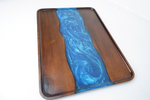 Plateau de service rectangulaire en bois avec motif vague en résine bleue, finition laquée, artisanat décoratif fabriqué au Vietnam - Product Image 5