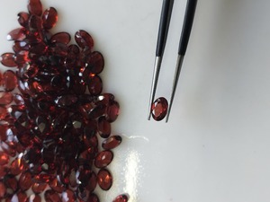 Pierre précieuse naturelle authentique en grenat rouge, taille coussin 4x3MM, pour bijoux faits à la main, bagues, boucles d'oreilles, pendentifs, designs personnalisés - Product Image 1