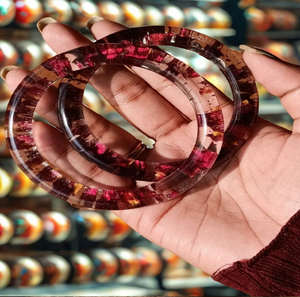 Clear resin bangle with intertwined natural <b>twigs</b> and colorful dried wildflowers, available at wholesale prices. - Product Image 5