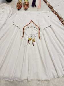 Conjunto de diseñador con top Anarkali de georgette sintético con bordado y múltiples agujas, con pantalón y dupatta, completamente cosido y listo para usar. - Product Image 6