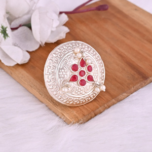 Anillo Grande Ajustable Boho con Diseño Floral de Gemas de Perla y Hidroplata Roja - Product Image 4