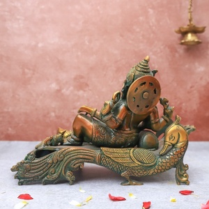 Sculpture Ganesha en laiton antique finement détaillée avec finition lisse reposant sur un canapé paon pour la décoration de la maison au meilleur prix - Product Image 3