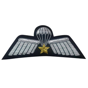 Patch brodé en dentelle argentée fait main sur mesure avec motif aile en fil métallique PU, applique écologique pour blazers et vestes - Product Image 1