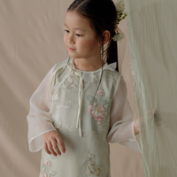 Fullmoon Baby Girl Kleid 2 Stück Bestickter Seidenstoff Ärmellose Goldfaden stickerei Vietnam esische Traditionelle Kleidung-San San