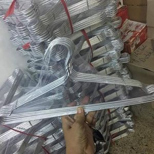 Woopup ofrece perchas de acero resistentes al óxido y duraderas con diseños modernos para satisfacer todas sus necesidades. - Product Image 4