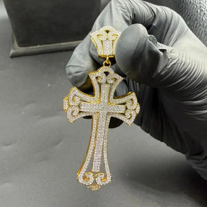 Collar con Colgante de Cruz de Moissanita con Corte Brillante Redondo para Hombre, Plata 925, Estilo Clásico, Certificado IGI Personalizado para Uso Diario - Product Image 2