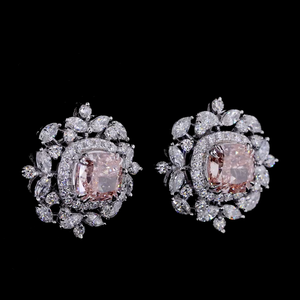 Conjunto de Pendientes y Colgante de Diamante Rosa Cultivado en Laboratorio |   Joyería de Diamantes con Corte Cojín y Halo | Conjunto de Joyería Nupcial - Product Image 2