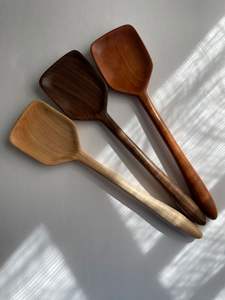 Juego de cucharas de madera ecológicas para cocinar en la cocina con espátula, cuchara, volteador y cuchara para mezclar para la preparación de alimentos. - Product Image 6