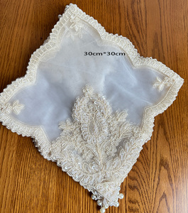 Set di Tovaglie di Lusso in Pizzo con Perline, 16 Pezzi di <span class=keywords><strong>Biancheria</strong></span> da Tavola Vintage Ricamata a Mano con Perle, Tovagliette e Runner - Product Image 3