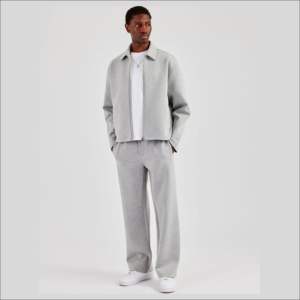 Survêtements zippés en molleton épais personnalisés pour hommes – Vente en gros de survêtements de luxe vierges et élégants pour hommes – Fabrication de streetwear - Product Image 4