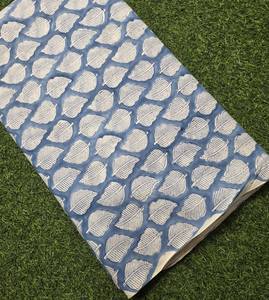 Tela de algodón estampada con motivos de hojas azules, tejida a mano en India, material de costura, tela de algodón estampada por yarda, suave y ligera para coser. - Product Image 3