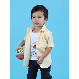 เสื้อยืดพิมพ์ลายครึ่งแขนสำหรับเดินทางสีเหลือง - Product Image 1