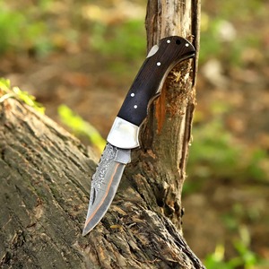 Cuchillo de bolsillo de acero de Damasco y cobre de grado industrial, mango de madera, hoja de punta caída, apertura con perilla, cuchillo plegable para camping, OEM - Product Image 1
