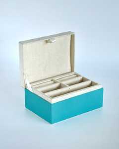 B.H CRAFTS BH-1543 Caja de Joyería Rectangular de Lona con Bordado Floral Hecho a Mano y Decoración Textil para el Hogar - Product Image 5