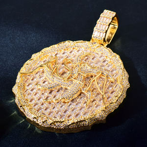 Colgante de lujo chapado en oro de 18 quilates con moissanita y piedras de corte baguette, diseño de letra temática, para uso diario, unisex - Product Image 2