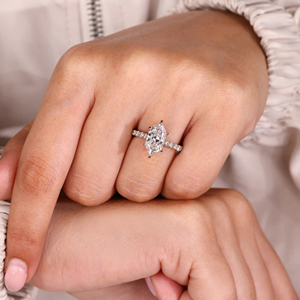 Anillo de Compromiso y Aniversario con Halo Oculto Estilo Marquesa Holandesa, Diamante Cultivado en Laboratorio de 2.45 Quilates, Chapado en Oro de 14k, Vermeil Eternity - Product Image 6