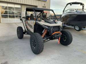 2026 RZR XP S 1000 Ultimate, Vehículo Utilitario Todoterreno de 4 Tiempos, con Tracción 2WD/4WD Conmutable, 1000cc, Transmisión Manual - Product Image 5