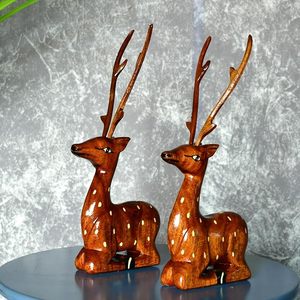 Figuras Decorativas de Ciervos de Madera Marrón, Modernas, de 17.5 cm, Tamaño Personalizado, Decoración Navideña para el Hogar y la Oficina, Hechas a Mano, de Alta Calidad - Product Image 1