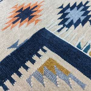 Alfombra Dhurrie de algodón de seda tejida a mano en 4x6 pies para una decoración elegante para sala de estar o dormitorio - Product Image 5