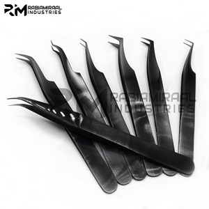 แหนบต่อขนตา RMI Professional Matte Black Plasma สีดำด้าน สแตนเลสสตีล พร้อมโลโก้สั่งทำ ปลายโค้งสำหรับต่อขนตาแบบ Volume และไฟเบอร์ - Product Image 1