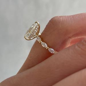 Bague de fiançailles en moissanite taille poire 4 carats avec pierres latérales taille marquise en argent sterling 925, alliance tendance pour femme, cadeau personnalisé - Product Image 2