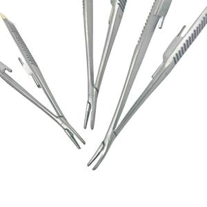 Porte-aiguilles Castroviejo pour implants dentaires, chirurgicaux et orthodontiques - Conception légère pour une prise en main sûre sans accrocs - Product Image 4
