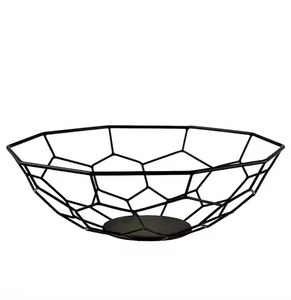 Cesta de alambre premium ovalada estilo rústico para frutas con asas plegables de madera para cosecha en el jardín - Product Image 5