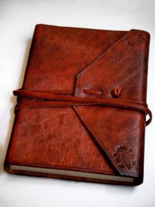 Diario de Cuero Genuino Hecho a Mano para una Escritura Atemporal - Product Image 3