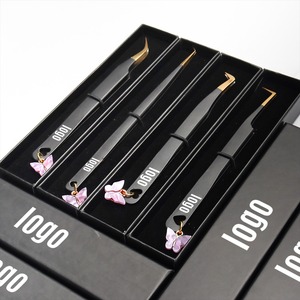 Pince à cils en acier inoxydable, pointe incurvée de précision, avec breloque papillon violette, emballage personnalisé avec logo. - Product Image 5