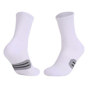 Chaussettes de sport en coton personnalisées de haute qualité pour hommes, avec logo brodé, antidérapantes, à compression, jetables, style mode et grip, pour OEM - Product Image 1