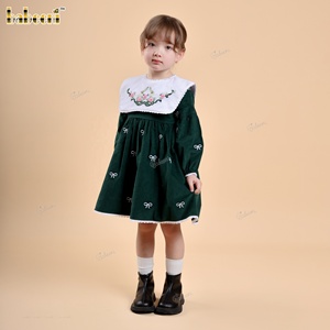 DR4498 – Robe smockée brodée en velours côtelé, longueur genou, coupe trapèze, motif floral pour enfants, 100% coton, smockée à la main, écologique OD - Product Image 2