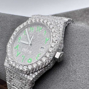 Montre de luxe pour homme en moissanite avec lunette en diamant, cadran lumineux, mouvement à quartz analogique, boîtier rond de 42 mm, fermoir pliant - Product Image 2